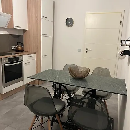 Exklusive 2 Eg Mit Balkon In Lage! *