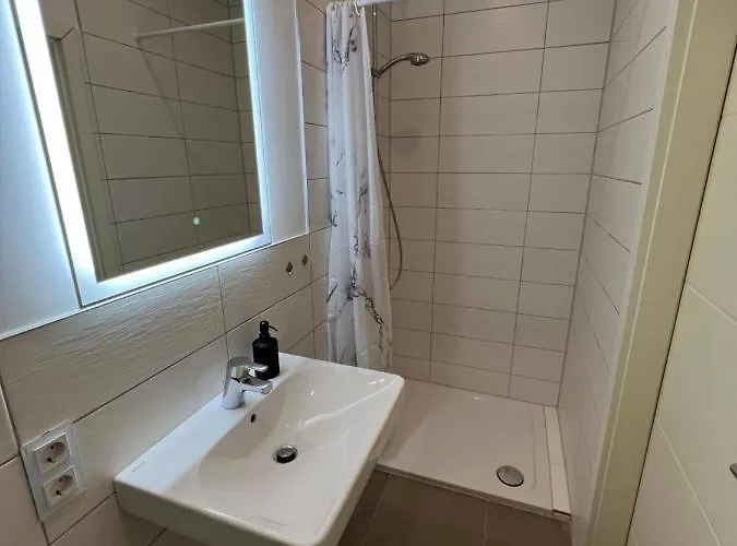 Exklusive 2 Eg Mit Balkon In Lage! *