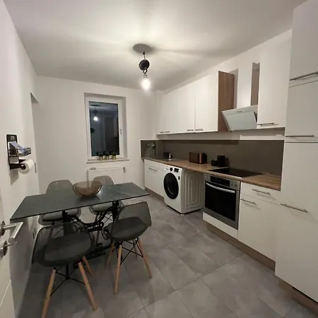 Apartment Exklusive 2 Eg Mit Balkon In Lage! *