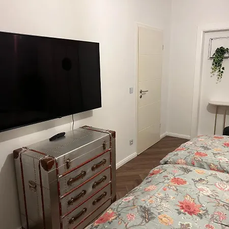 Apartment Exklusive 2 Eg Mit Balkon In Lage! *