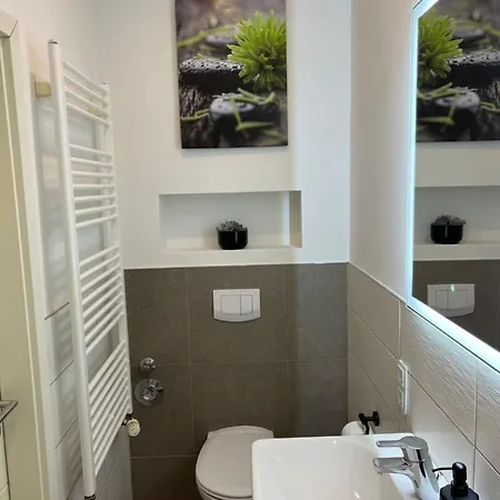 Apartment Exklusive 2 Eg Mit Balkon In Lage!